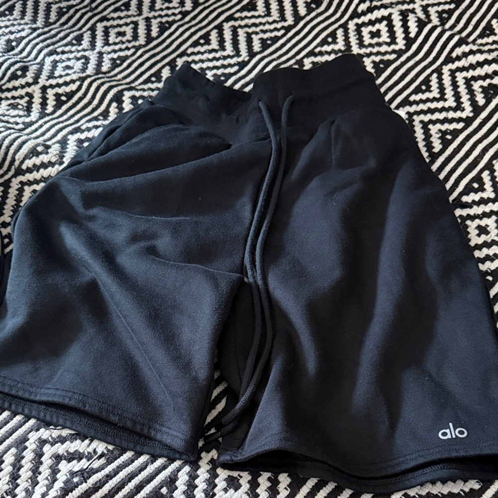 ALO Yoga Men's Black Athletic Drawstring Shorts